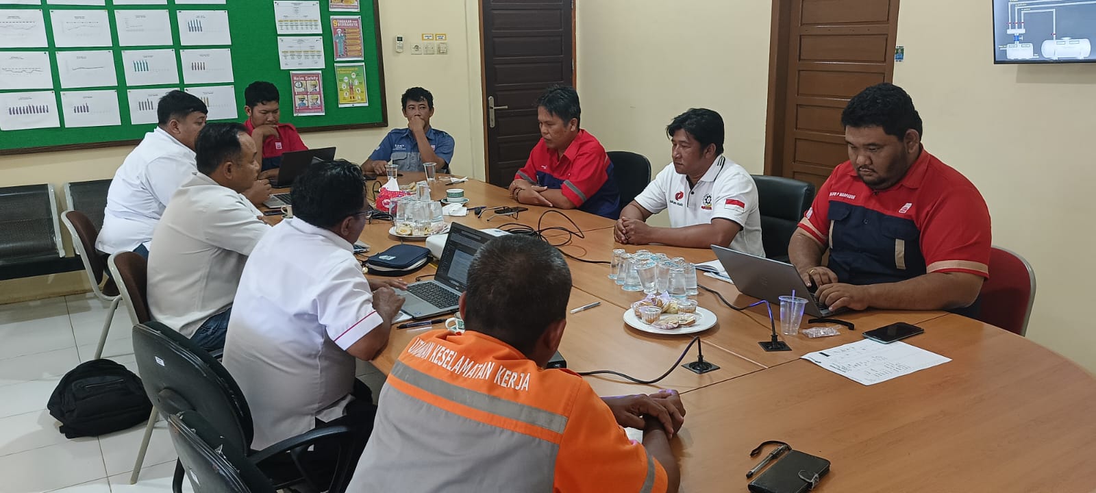 Foto suasana Rapat Koordinasi antara Dewan Pengurus SP.PKS-P dengan HRM perusahaan pada 10 November 2025, membahas kondisi operasional dan manajemen perusahaan terkini.